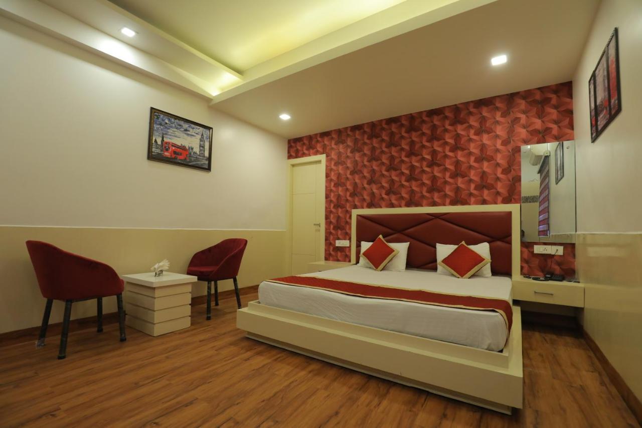 Hotel Sahib'S Red Carpet - The Family & Corporate Hotel Agra  Ngoại thất bức ảnh