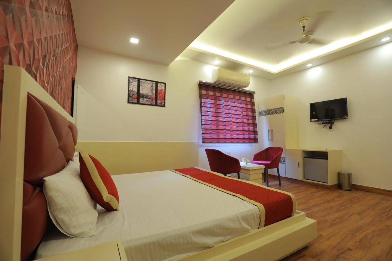 Hotel Sahib'S Red Carpet - The Family & Corporate Hotel Agra  Ngoại thất bức ảnh