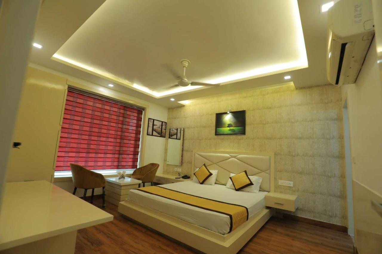 Hotel Sahib'S Red Carpet - The Family & Corporate Hotel Agra  Ngoại thất bức ảnh